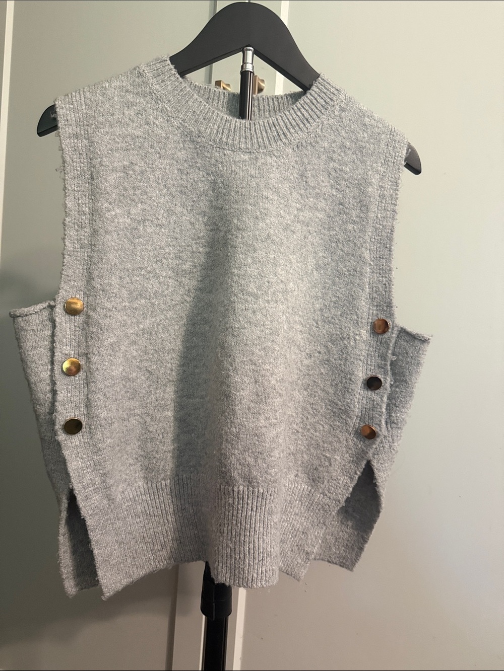 SHEIN Light Gray Sleeveless Side-Button Knit Vest